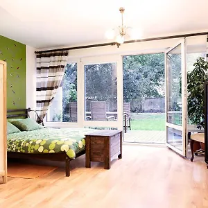  Апартаменты Lovely Garden Flat Near Royal Park Польша